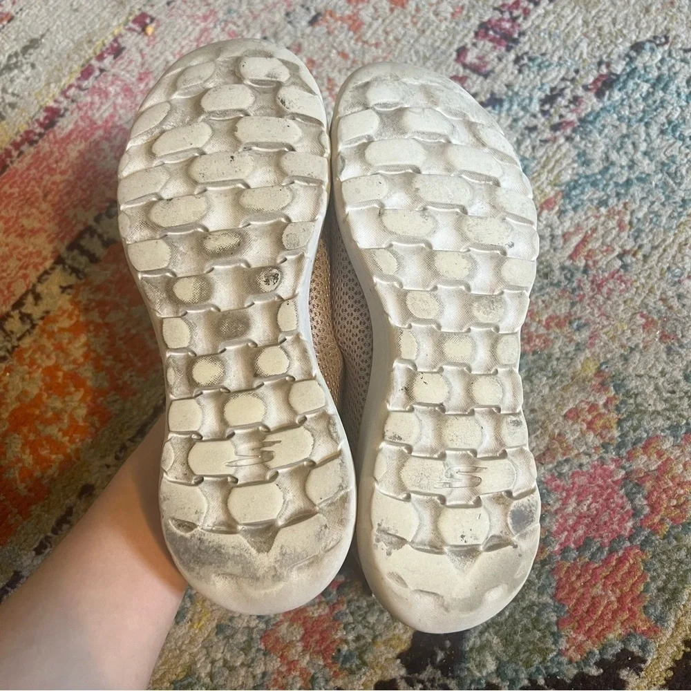 Skechers casual seen marks